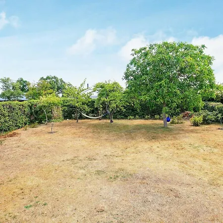 Picturesque In Hovedstaden With Sea View Semesterbostad *